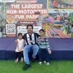 FB live host Mohd Nizril with children visitors