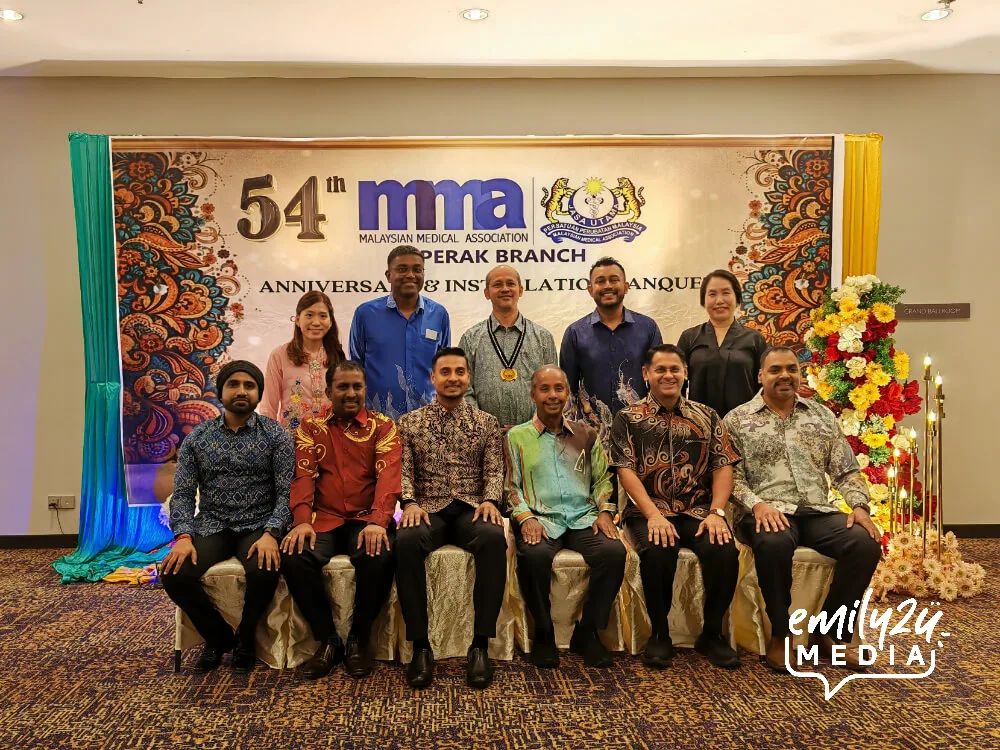 official photo with guest of honour, YB Tuan M. Kulasegaran (3rd R)