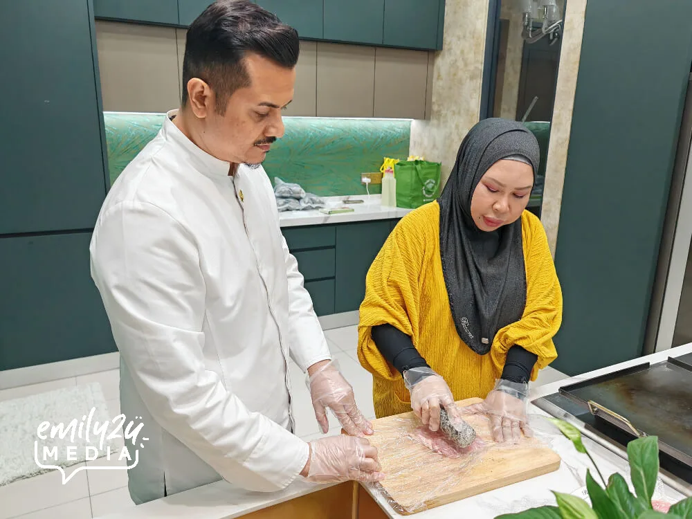 Dato' Sri Vida (DSV) flattens the boneless chicken thigh for Chicken UFO Signature Barico Burger