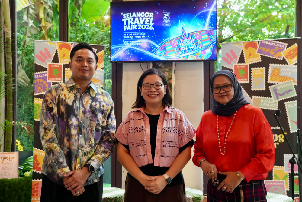 (L-R) Tourism Selangor Corporate Communication Manager Ahmad Nazri Tashriq Bin Rahmat, CEO Chua Yee Ling & Promotion Manager Khuzaimah Binti Jamaluddin