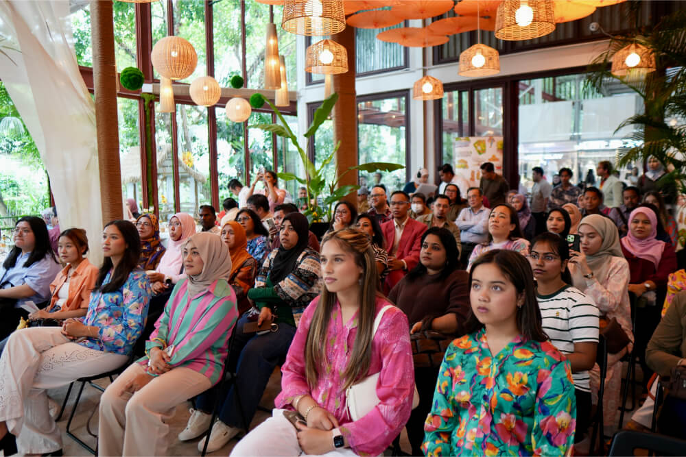 guests, including media and influencers
