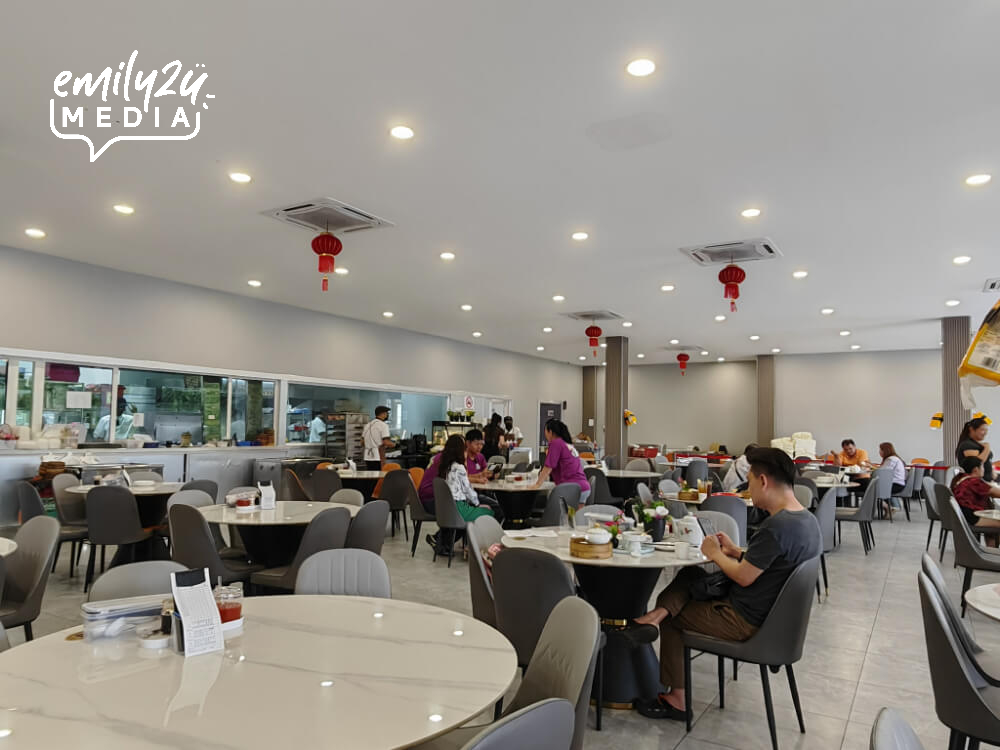 Guangzhou Cuisines with glass-panelled kitchen