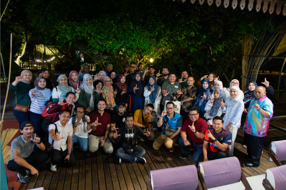 after-dinner group photo at Rumah Makan Jebat (Authentic Taste) hosted by LADA