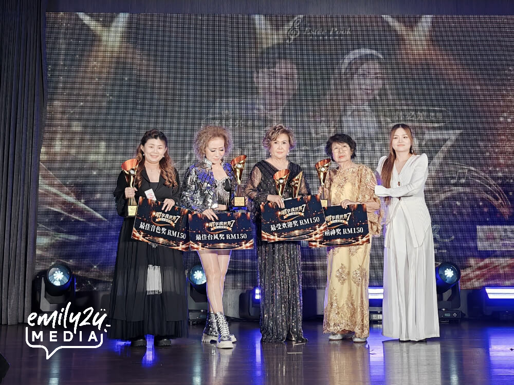 Estee Pook Academy Vice Principal Wendy Woo (R) with subsidiary title winners